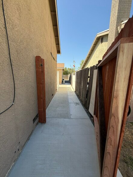 Private entrance - 2540 E Dunes St