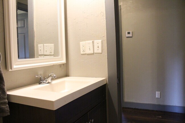 Building Photo - Spacious House for Rent in the Heart of Tu...