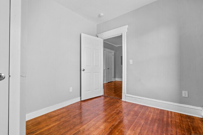 Building Photo - 202 Mather St