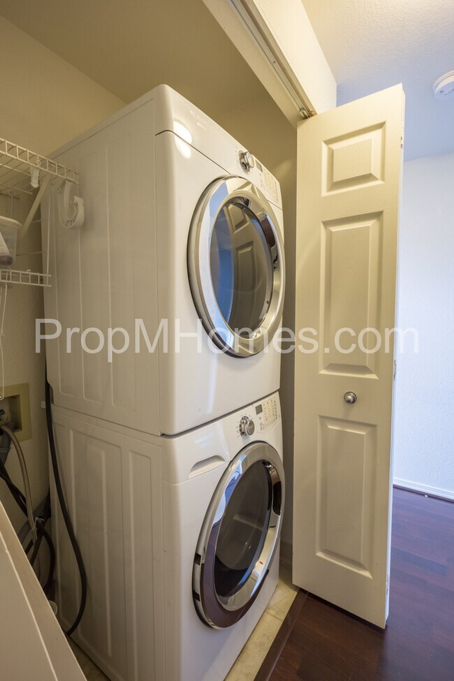 Building Photo - Courtyards at Springville - Great  2/2 Upper Level Condominium Available Now