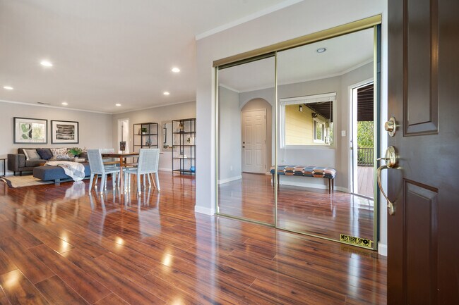 Building Photo - 421 Summit Rd