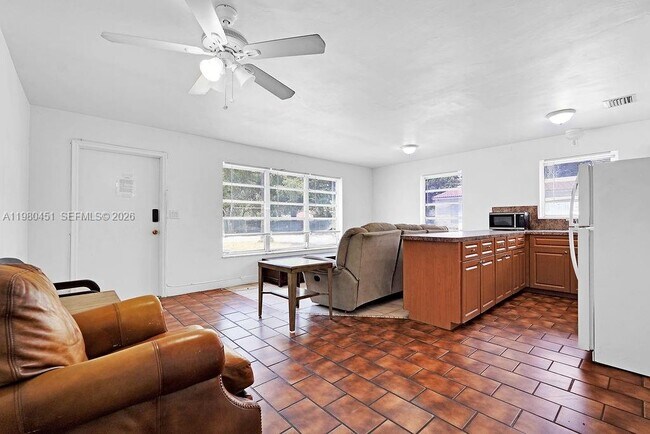 Building Photo - 2419 Pierce St