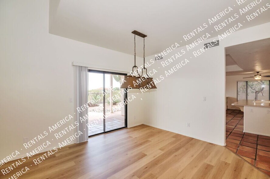 Building Photo - 1150 W Masters Cir