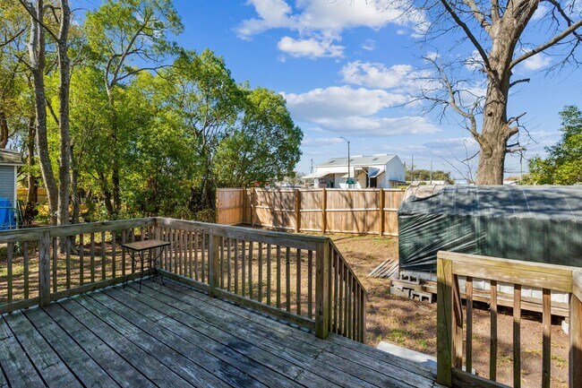 Building Photo - Chic & Modern North Charleston Home with Spacious Backyard