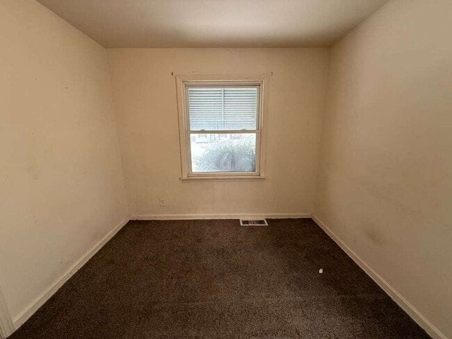 Building Photo - 3-BED, 1 BATH BEAUTIFUL SINGLE- FAMILY HOME IN MAPLE HEIGHTS!