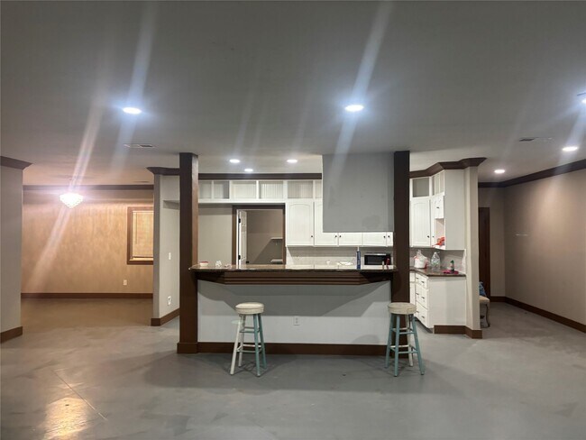 Building Photo - 9480 Plum Grove Rd