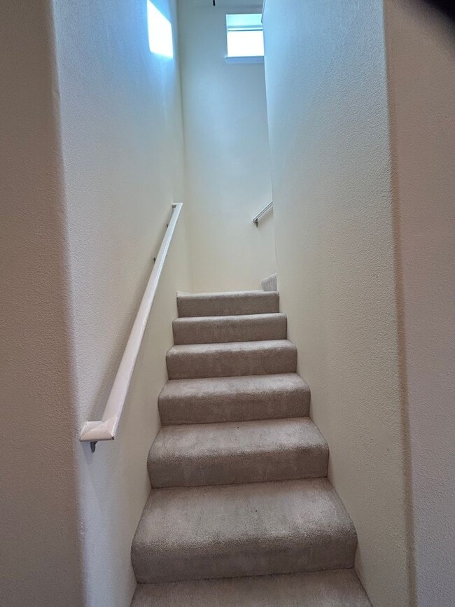 Building Photo - Spacious 4 Bedroom (plus den), 3 Bath Home...