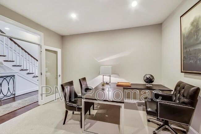 Building Photo - 10821 Symphony Park Dr