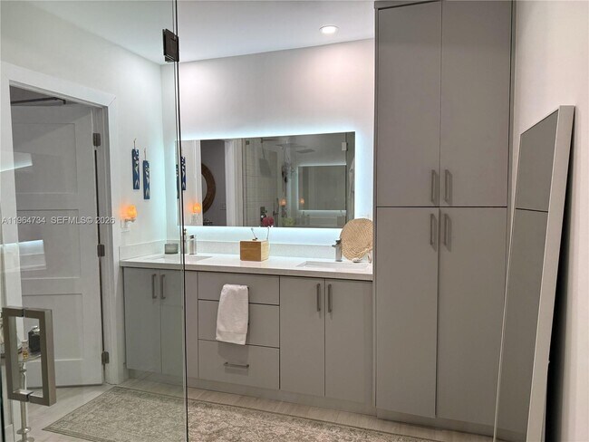 Building Photo - 15896 Kilmarnock Dr