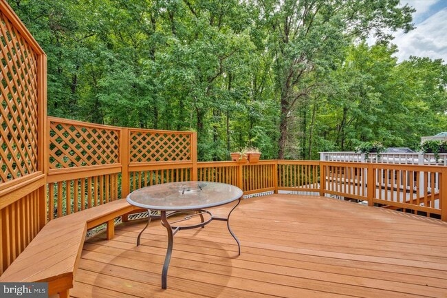 Building Photo - 7177 Lake Cove Dr
