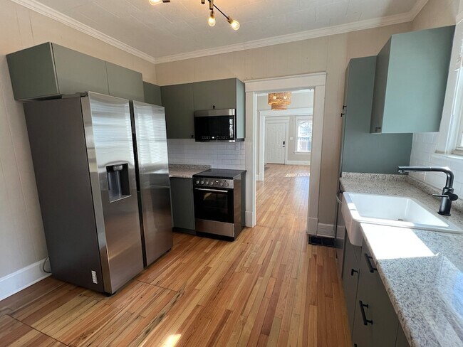 Building Photo - 511 N Church St