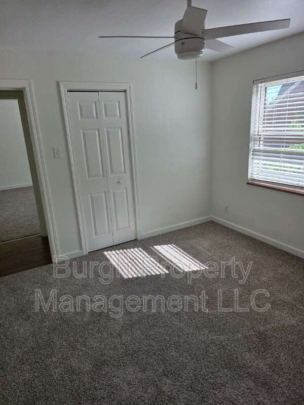 Building Photo - 300 Maxwell Dr