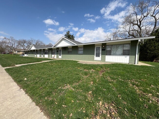 Building Photo - Close to Campus and McGalliard Road