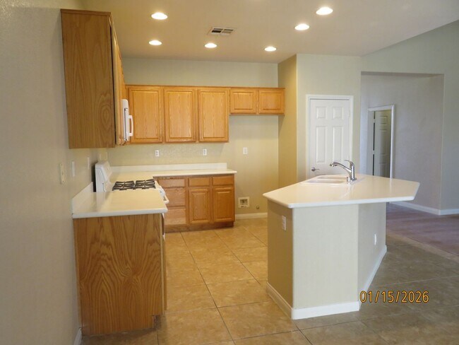 Building Photo - Very Nice One-Story Home