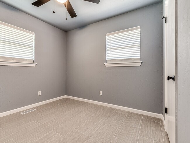 Building Photo - 14008 Gateway Dr