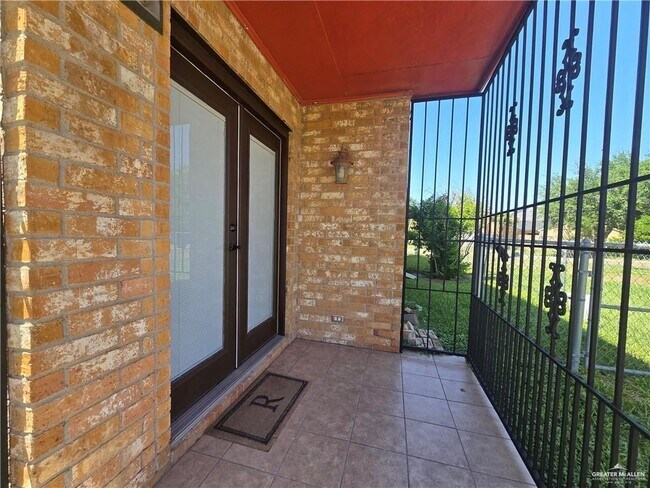 Building Photo - 33 Highland Park Ave