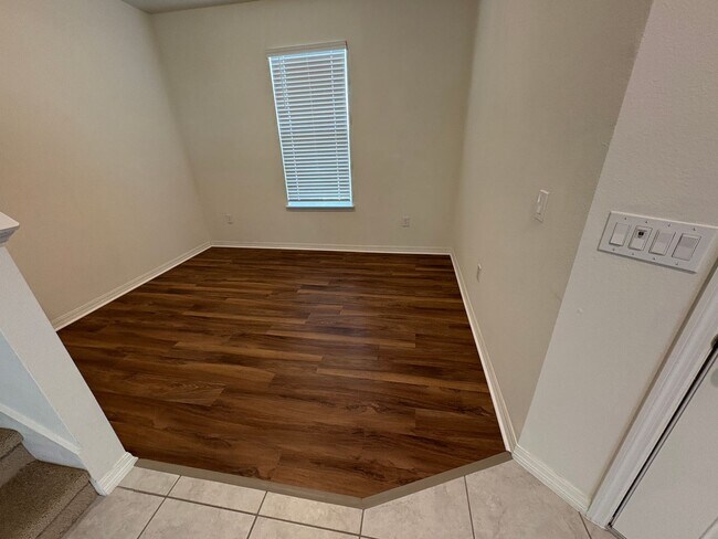 Building Photo - 5 bedroom 3.5 Bath House on Oakland Trails, Easy Turnpike Access No Rear Neighbors