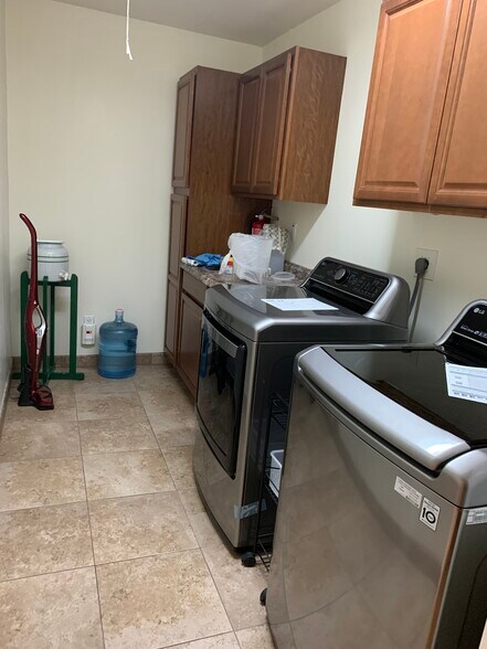 Laundry room washer/dryer - 1207 E Loyola Dr