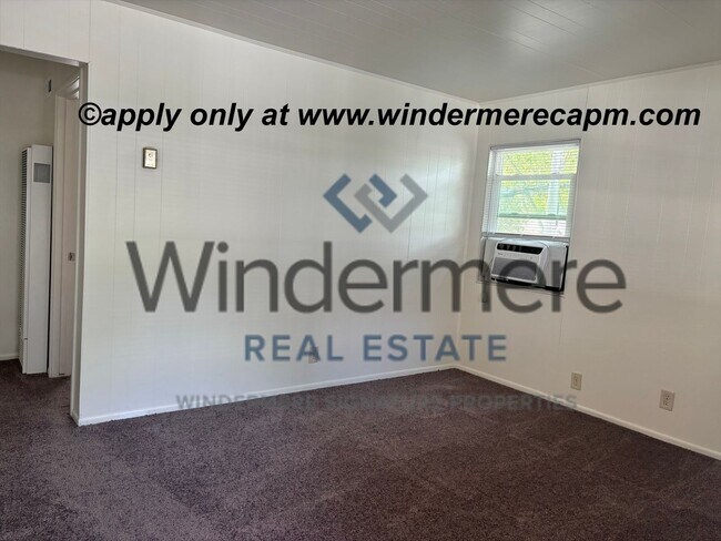 Building Photo - Adorable 1 bed Apartment set in an intimate 8 unit community in New Era Midtown!