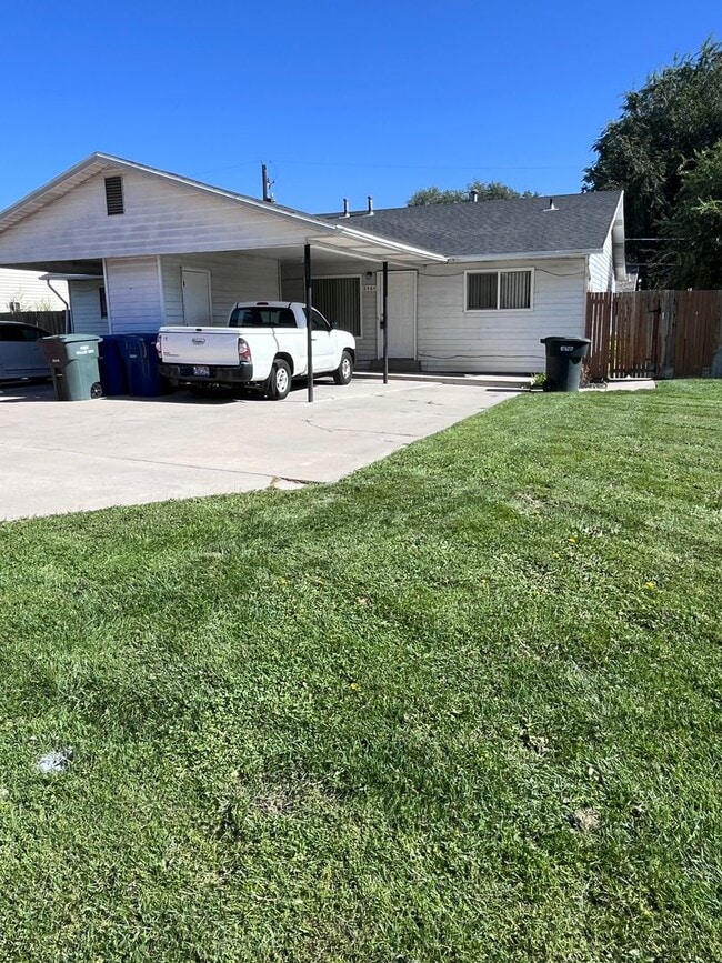 Building Photo - West Valley Duplex