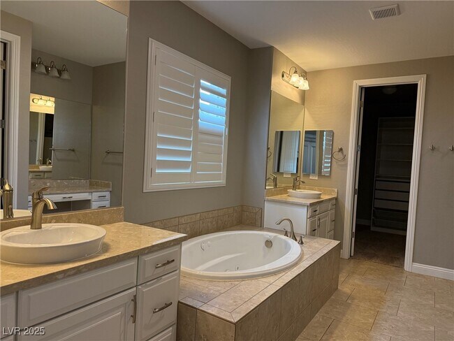 Building Photo - 304 Rezzo St