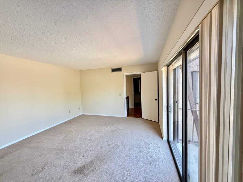 Building Photo - 1166 6th Ave