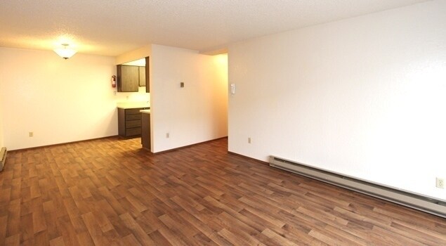 Building Photo - Top-Floor 1-Bedroom Apartment with Private...
