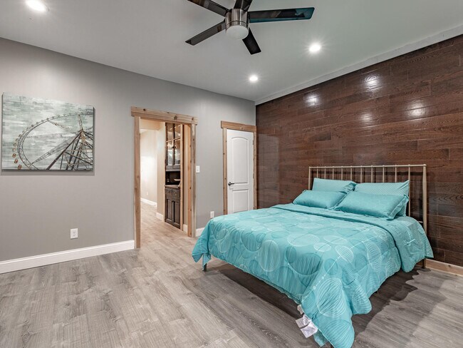 Building Photo - 3853 McRee Ave