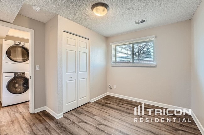 Building Photo - 9235 Dover Way