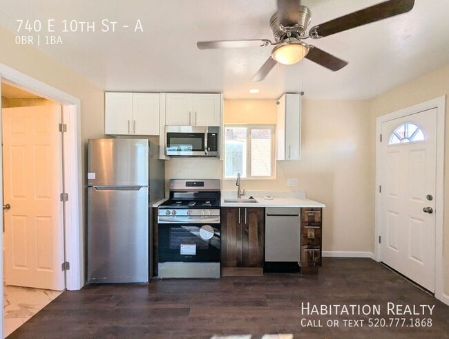 Building Photo - 740 E 10th St