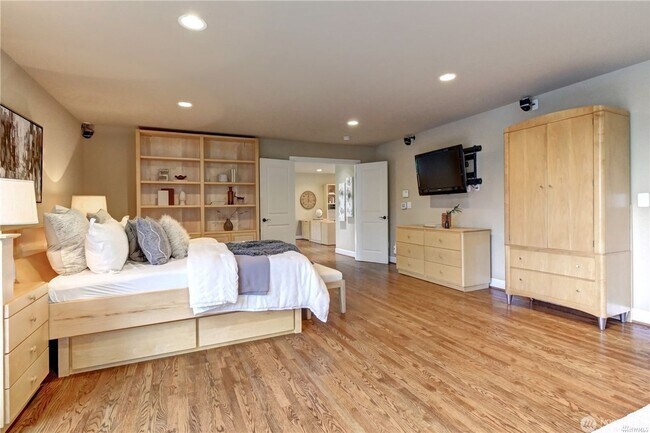 Building Photo - 4bd/2.5ba Kirkland House