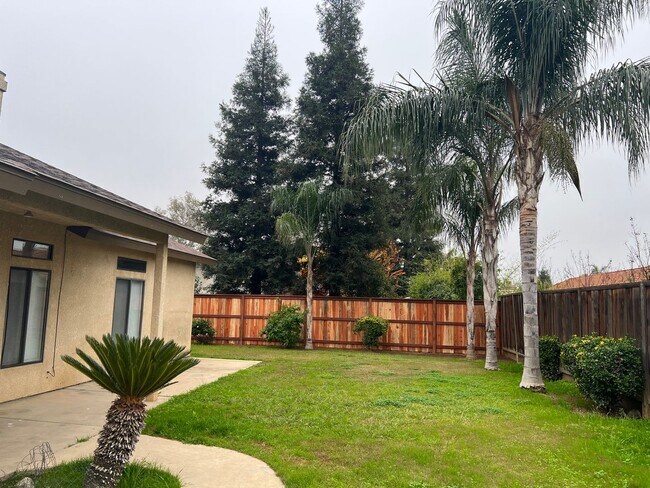 Building Photo - Beautiful Family Home