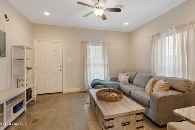 Building Photo - 416 Row 3