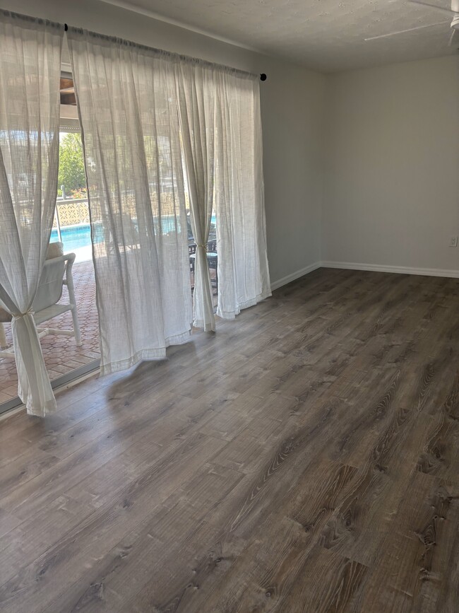 Building Photo - 537 Halyard Ln