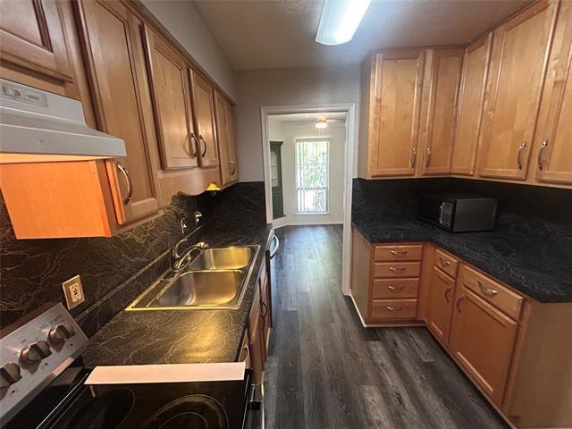 Building Photo - 5014 Les Chateaux Dr