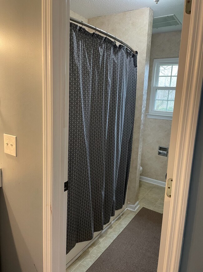 Master bath - 198 Culver St