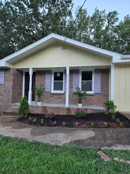 Primary Photo - 4462 Bryant Dr SW