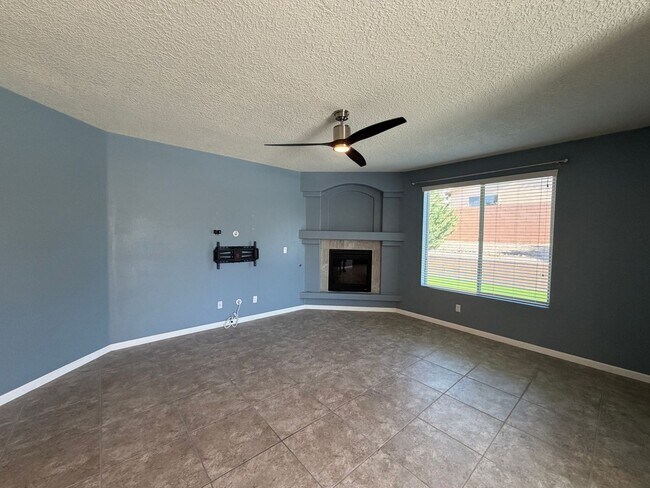 Building Photo - 4 Bedroom Single Story Home Available Near Golf Course Rd & Southern Blvd!