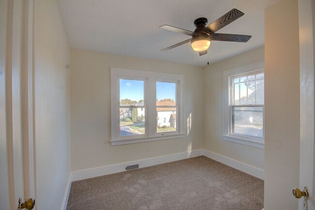 Building Photo - Completely remodeled 3 bed home