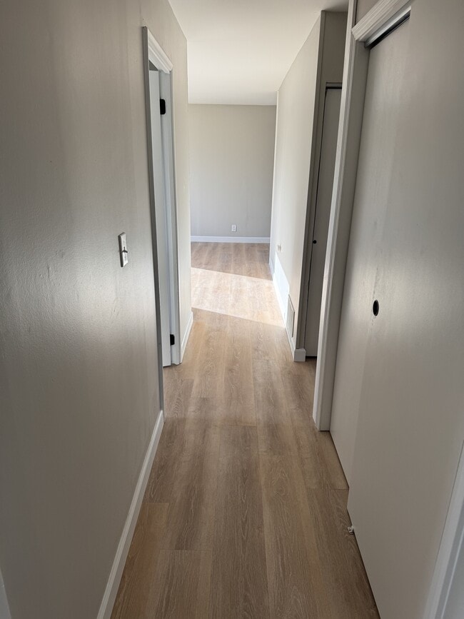 Building Photo - 580 Edgewood Dr