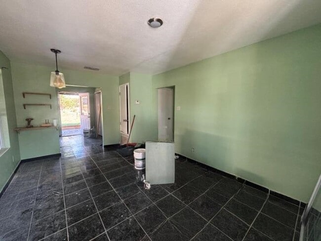 Building Photo - 1415 Quail Creek Rd