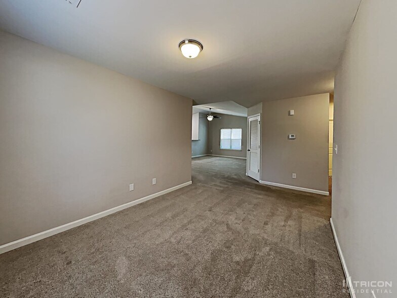 Building Photo - 630 Stillgreen Ln