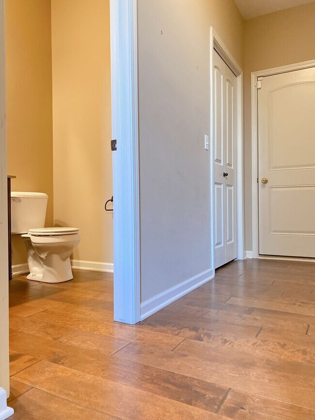 Building Photo - Beautiful & Nearly new SW Chalco area 4 bed Two Story