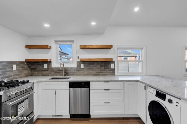 Building Photo - 1807-1809 Laurel Terrace