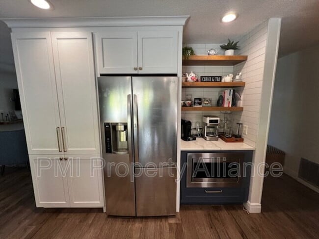 Building Photo - 4044 Tenita Dr