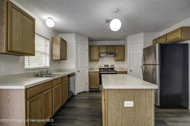 Building Photo - 6322 Grapewood Rd