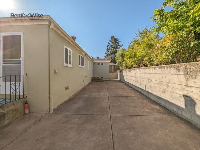 Building Photo - 3016 Del Ray St