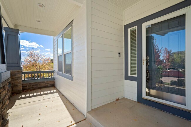 Building Photo - Main Level Living in Pine Creek...Views ar...