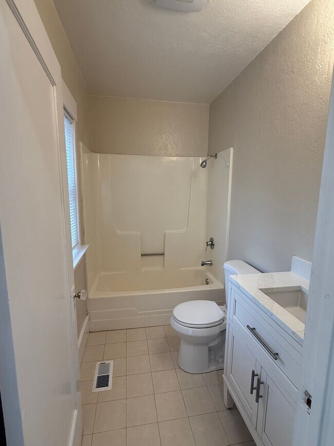Building Photo - Newly updated 3 Bedroom 2 Bathroom Single Level Home in Santa Rosa's Junior College Area