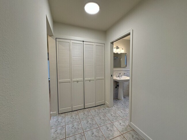 Building Photo - Beautifully Updated 4BD/2BA Single-Family Home in Palo Alto